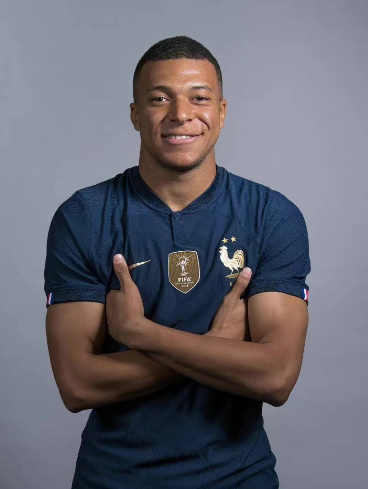 奥尔莫：我们信任弗里克的战术理念，队内大家都步调一致（奥尔莫：全队认可弗里克的战术思路，内部步调高度一致）