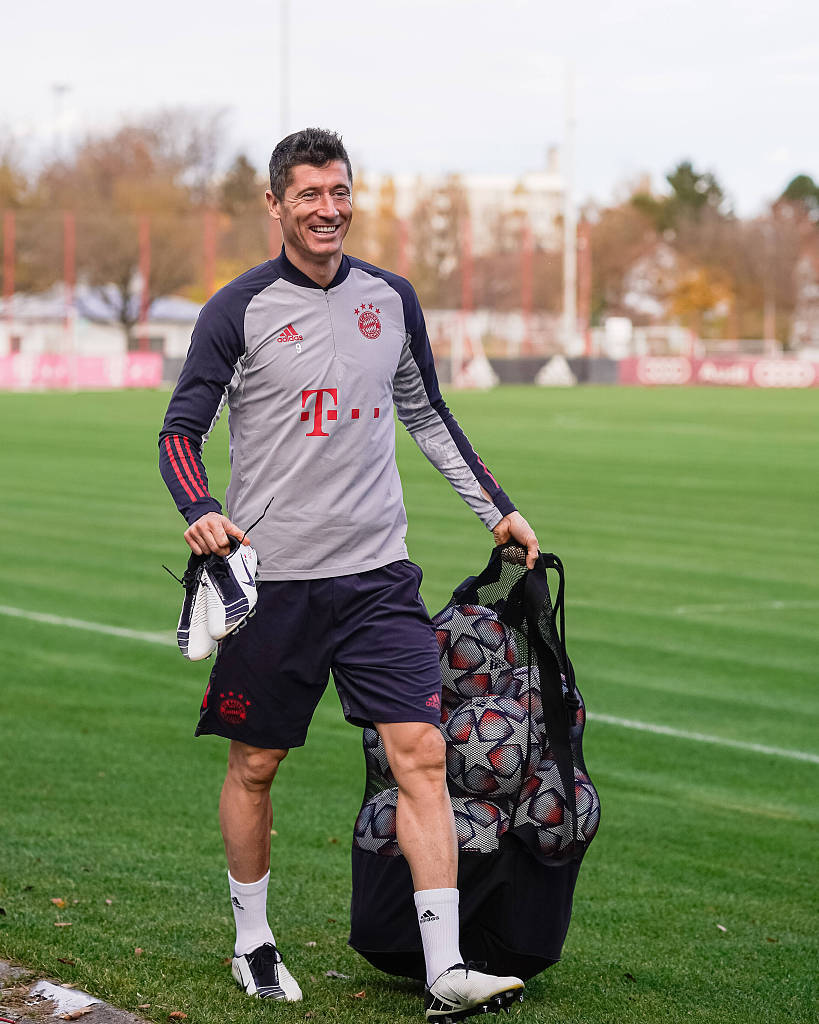 上汽旗下新能源品牌智己汽车赞助中国香港队，赞助费超100万（上汽旗下新能源品牌智己汽车成中国香港队赞助商，赞助金额逾百万元）