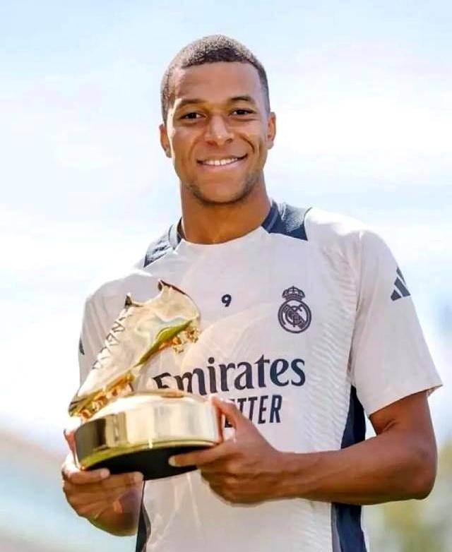 拓媒：杨瀚森面对艰难的对位但从未退缩，这对他算是一种胜利（拓媒：直面强硬对位，杨瀚森从不退让，这已是他的胜利）