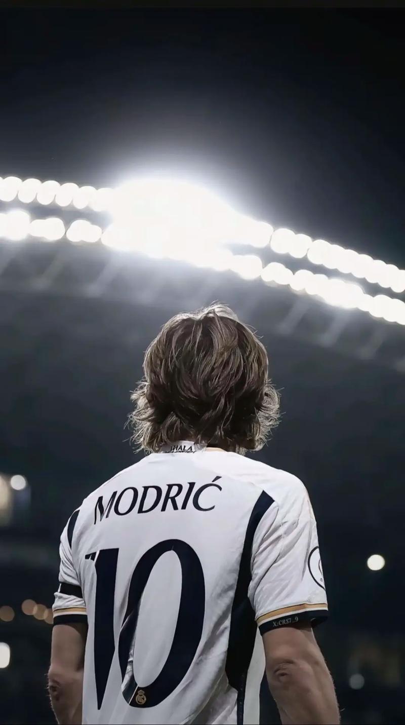 足球周刊：重返国足是刘若钒的愿望，殷切期待完成A级赛首秀（足球周刊：刘若钒盼回归国足，渴望迎来A级赛首秀）