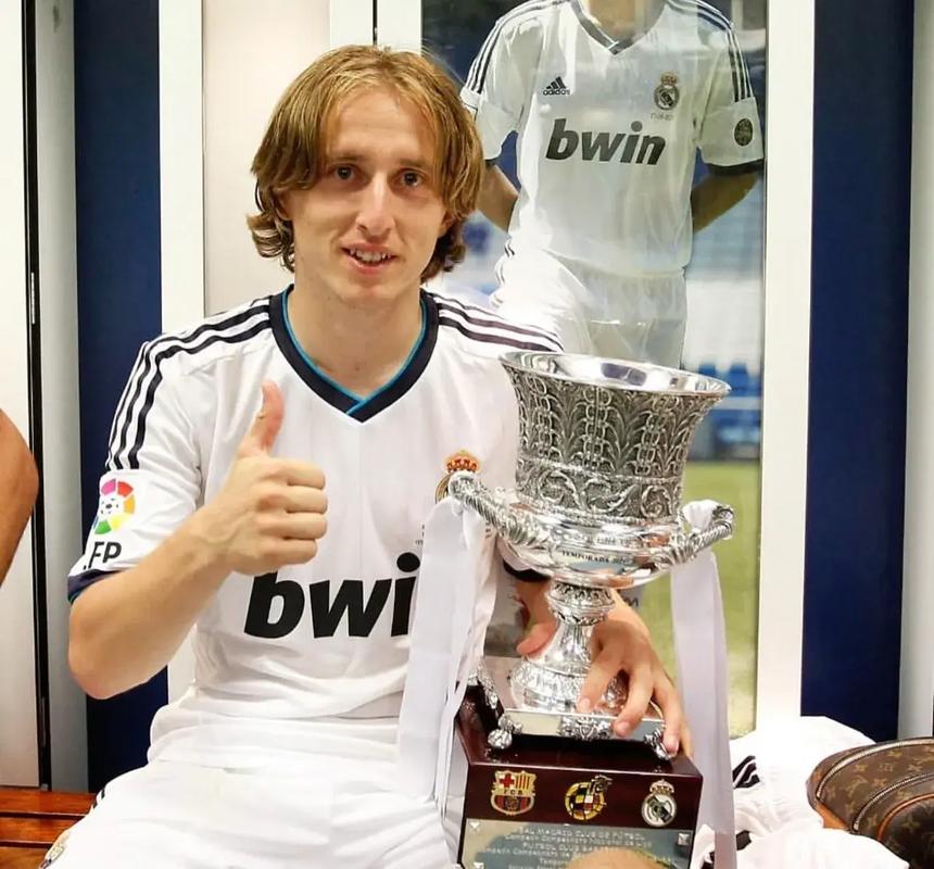 开赛！桐庐上演马术“巅峰对决”（赛事打响！桐庐上演马术巅峰之战）